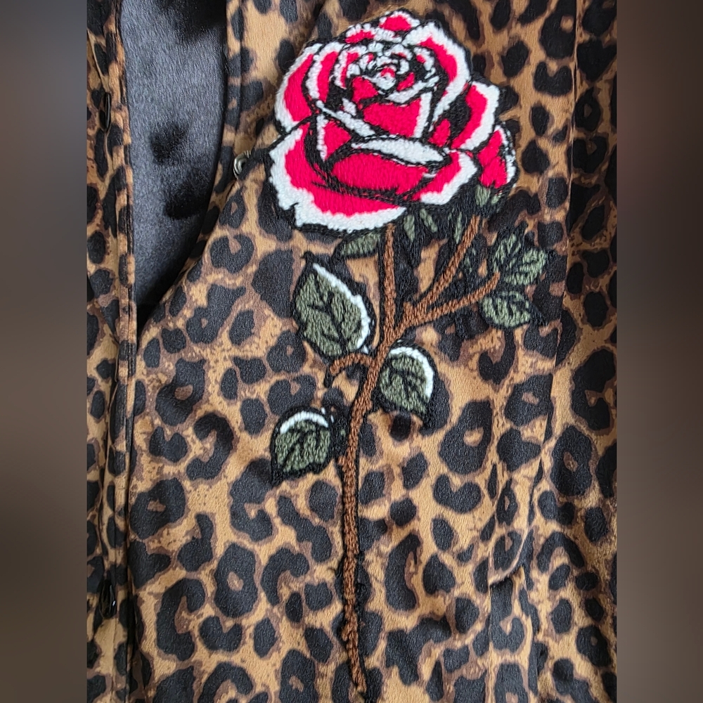 New w/o Tags Rodeo Quincy Leopard Bomber Soft Jacket with Red Rose Patch Large - Picture 6 of 6